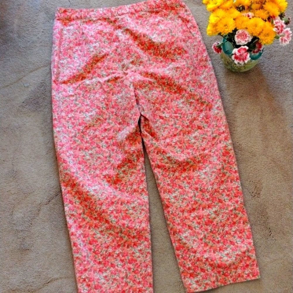 Eddie Bauer Cotton Blend Floral Pants. - Picture 4 of 8